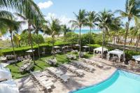 Hilton Bentley Miami South Beach内部或周边的泳池