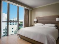 Hilton Bentley Miami South Beach客房内的一张或多张床位