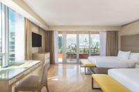 Hilton Bentley Miami South Beach的电视和&#47;或娱乐中心