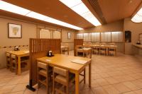 上田东急REI酒店餐厅或其他用餐的地方