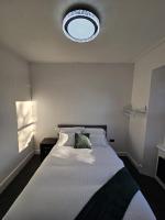 Central Hotel Edinburgh客房内的一张或多张床位