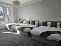 Central Hotel Edinburgh客房内的一张或多张床位
