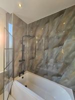Central Hotel Edinburgh的一间浴室