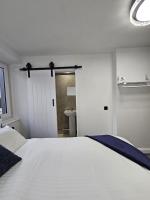 Central Hotel Edinburgh客房内的一张或多张床位