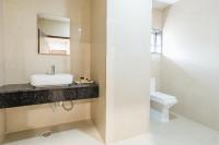 Hotel Kinara Grand的一间浴室