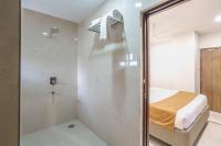 Hotel Kinara Grand的一间浴室