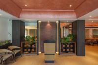 Hotel Kinara Grand的休息区