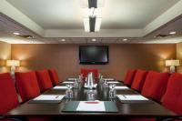 Crowne Plaza Indianapolis-Airport by IHG的电视和/或娱乐中心