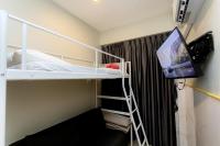 Nomad Plus Life Hostel Pattaya客房内的一张或多张床位