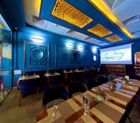 Fairway Colombo - Sri Lanka&#39;s First Hotel With Robot Technology的电视和&#47;或娱乐中心
