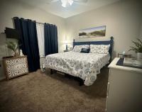 Beautiful Two Bedroom, Two Bathroom First Floor Condo in Gulf Shores!客房内的一张或多张床位