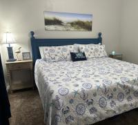 Beautiful Two Bedroom, Two Bathroom First Floor Condo in Gulf Shores!客房内的一张或多张床位