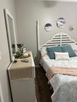 Beautiful Two Bedroom, Two Bathroom First Floor Condo in Gulf Shores!客房内的一张或多张床位