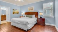 The Bluefin - Luxury Beach Home!客房内的一张或多张床位