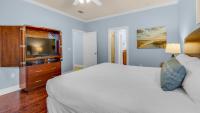 The Bluefin - Luxury Beach Home!客房内的一张或多张床位