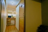 Les Fleurs Bangkok Hostel的电视和&#47;或娱乐中心