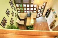 Les Fleurs Bangkok Hostel的休息区