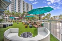 5 Star Resort 11th Fl Stunning Sunrise 2BR 2BA King Suite,Pools ,Shuttle or Walk to Beach外面的花园