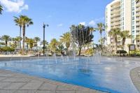 5 Star Resort 11th Fl Stunning Sunrise 2BR 2BA King Suite,Pools ,Shuttle or Walk to Beach内部或周边的泳池