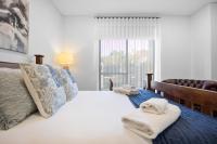 Stylish Mount Lawley Retreat Walk to Beaufort Street客房内的一张或多张床位