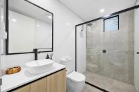 Stylish Mount Lawley Retreat Walk to Beaufort Street的一间浴室