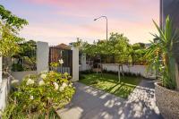 Stylish Mount Lawley Retreat Walk to Beaufort Street外面的花园