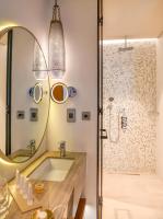 Grand Mercure Dubai City的一间浴室