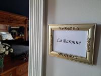 Gîte au Charme Victorien的证书、奖牌、标识或其他文件