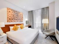 Grand Mercure Dubai City客房内的一张或多张床位