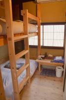 篠山城下町ゲストハウス quolo客房内的一张或多张床位