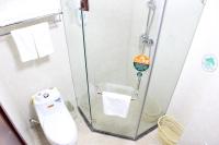 格林豪泰江苏省南京市奥体中心快捷酒店的一间浴室