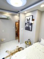 Nhà 4Brs 5wc Bùi Viện Quận 1客房内的一张或多张床位