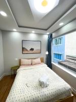 Nhà 4Brs 5wc Bùi Viện Quận 1客房内的一张或多张床位