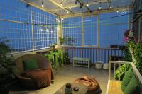 Les Fleurs Bangkok Hostel的休息区