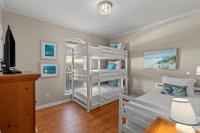 Sweet &#39;N Salty Private Gated Beach Heated Pool客房内的一张或多张床位