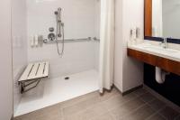 Hampton Inn by Hilton New York Times Square的一间浴室