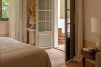 Hôtel du Couvent, a Luxury Collection Hotel, Nice客房内的一张或多张床位