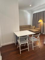 Villa in Nedlands, Venice的休息区