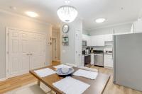 Less Than 2 Mi to Beach Savannah Shores Resort Condo!的厨房或小厨房
