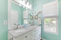 Less Than 2 Mi to Beach Savannah Shores Resort Condo!的一间浴室