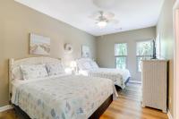 Less Than 2 Mi to Beach Savannah Shores Resort Condo!客房内的一张或多张床位