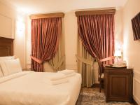 Hotel Opera客房内的一张或多张床位