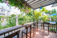 Ancient Garden Boutique Hoi An的阳台或露台