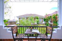 Ancient Garden Boutique Hoi An的阳台或露台
