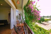 Ancient Garden Boutique Hoi An的阳台或露台