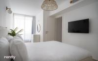 Luxury Apartments And Studios At Sea Side By Rently的电视和&#47;或娱乐中心