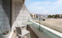 Luxury Apartments And Studios At Sea Side By Rently的阳台或露台
