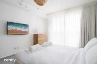 Luxury Apartments And Studios At Sea Side By Rently客房内的一张或多张床位
