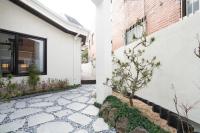 Boro Hanok Hostel in Myeongdong外面的花园