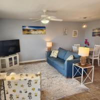 Condo in Gulf Shores King Suite的电视和&#47;或娱乐中心